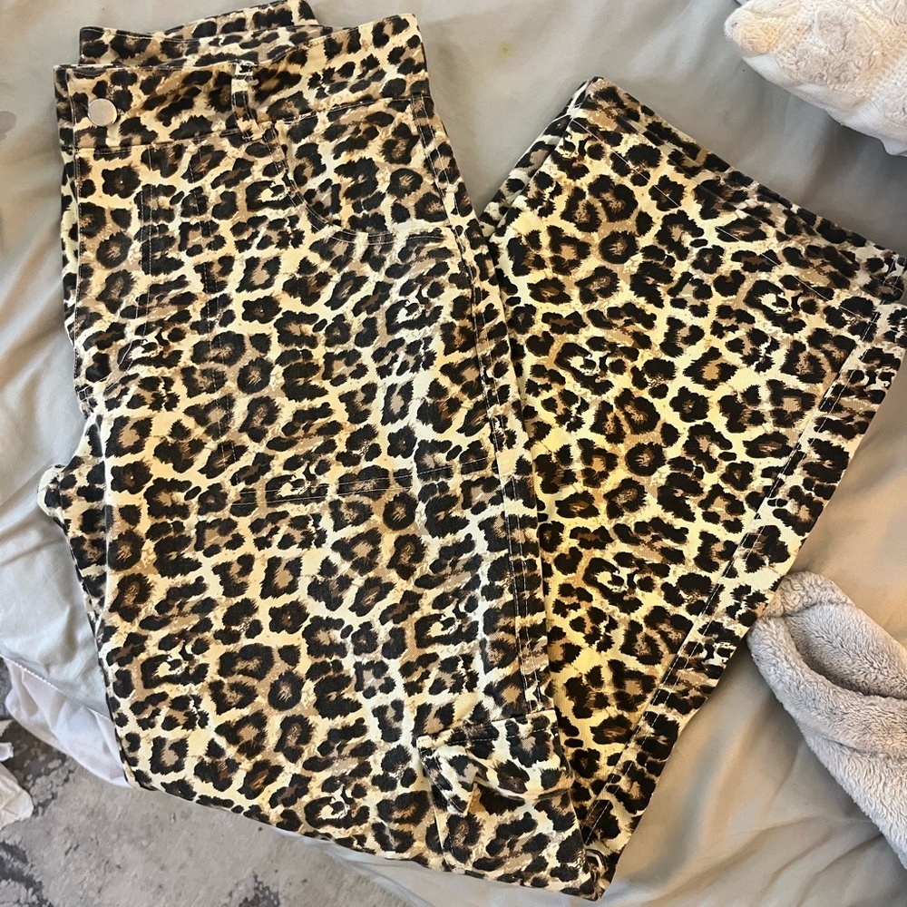 Leopard Print Cargo Pants – Size 4